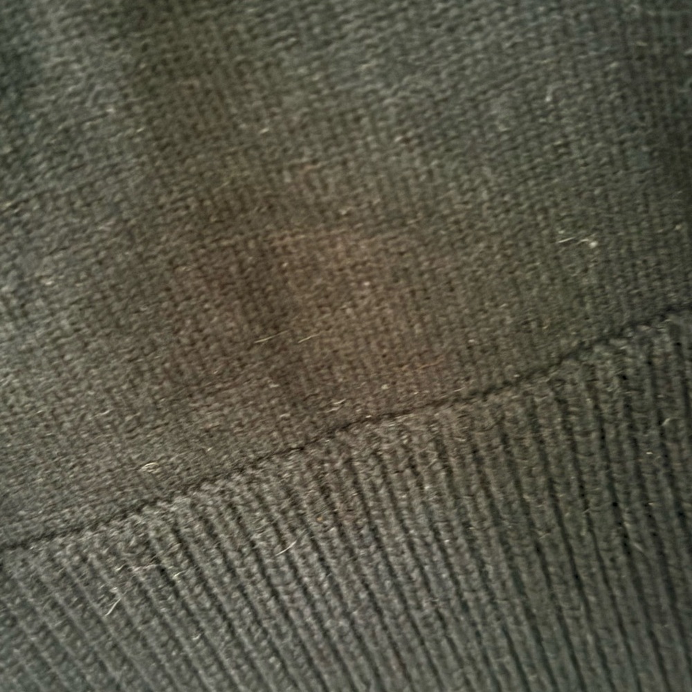 Eddie Bauer Women’s Green Label black V-Neck Sweater - Picture 4 of 4